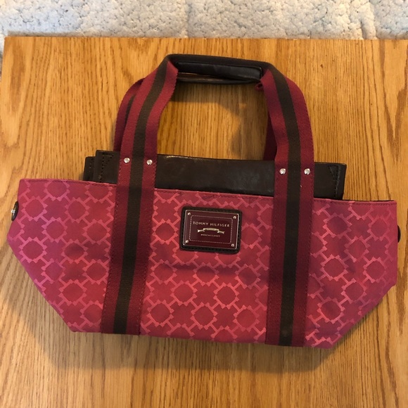 TOMMY HILFIGER PURSE NWOT - Picture 1 of 4